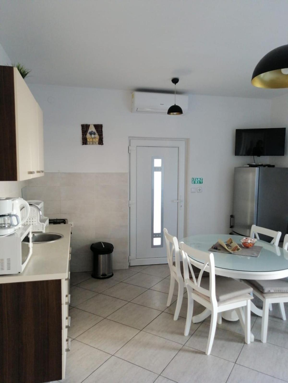 Apartments Kursan Seget Vranjica Exterior foto